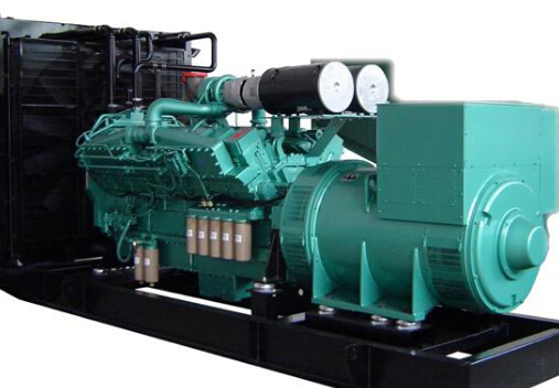 城区冬季柴油发电机组启动前应进行哪些预热操作？